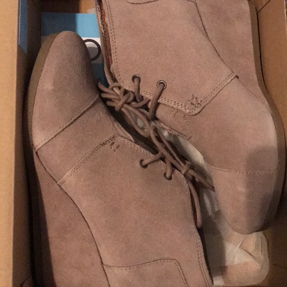 Authentic Toms size US 7 - Picture 6 of 6